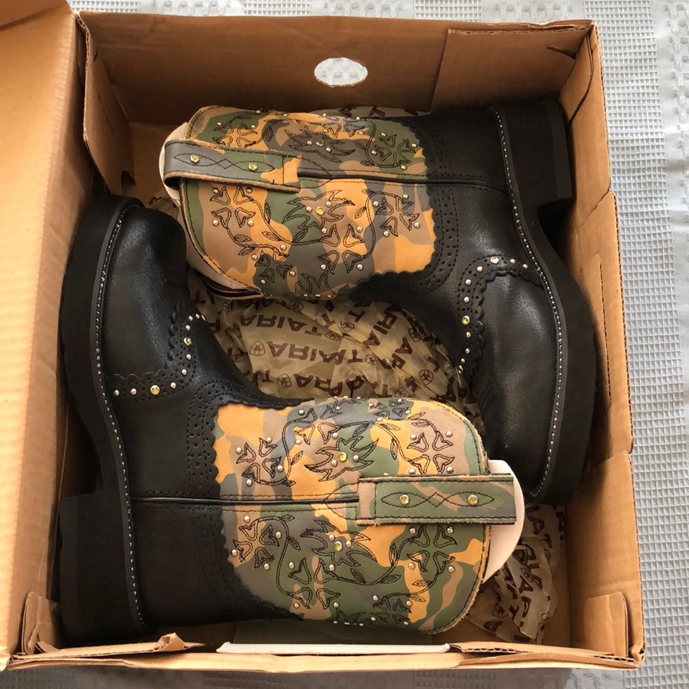 NIB Gem Baby Camo Boots